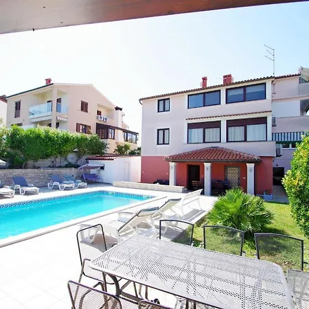 Lavinija באניולה