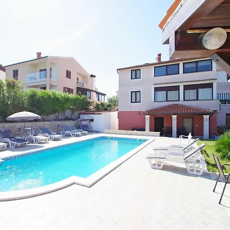 Lavinija Appartement *